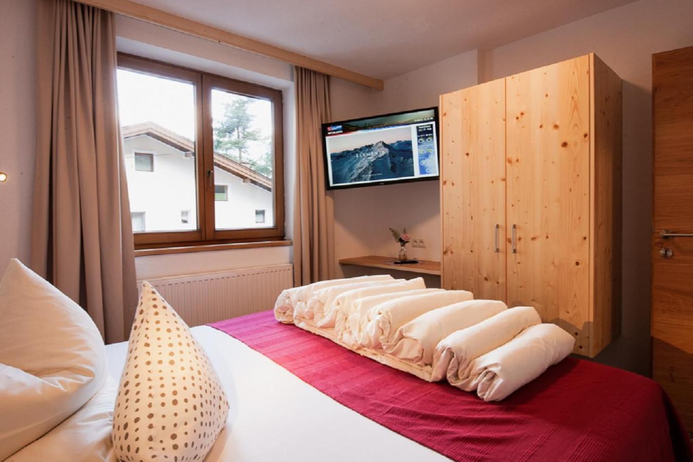 Falkner Appartement Resort Längenfeld Rum bild