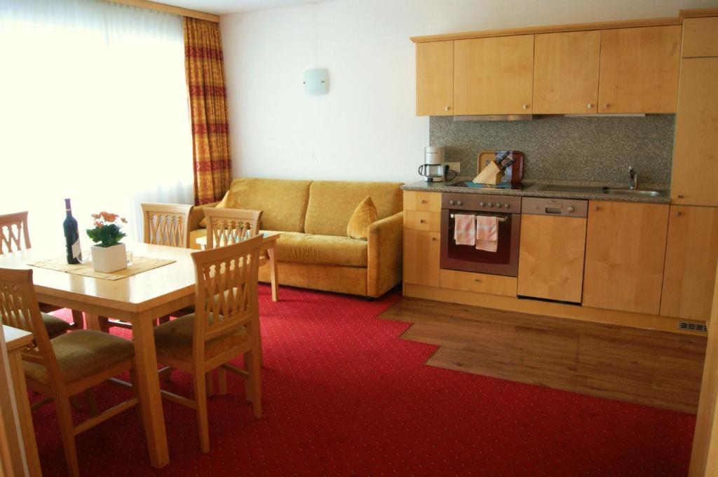 Falkner Appartement Resort Längenfeld Rum bild