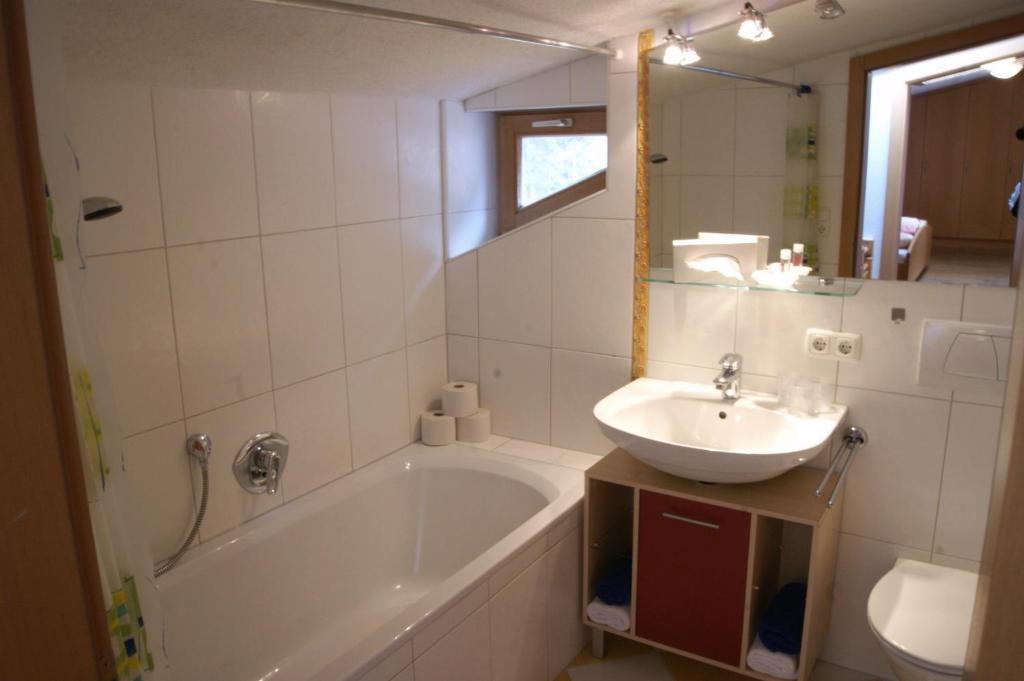 Falkner Appartement Resort Längenfeld Rum bild